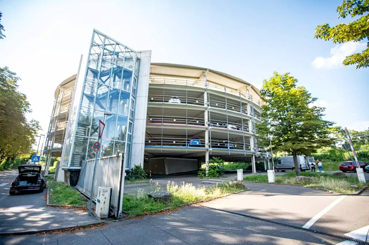 Frau in Mitarbeiter-Parkhaus von Mercedes getötet