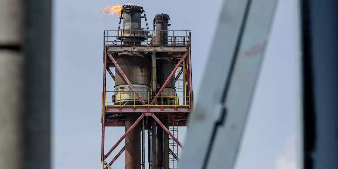 Oil tumbles towards $100, as renewed Covid lockdowns in China and recession fears depress demand outlook | Businessinsider