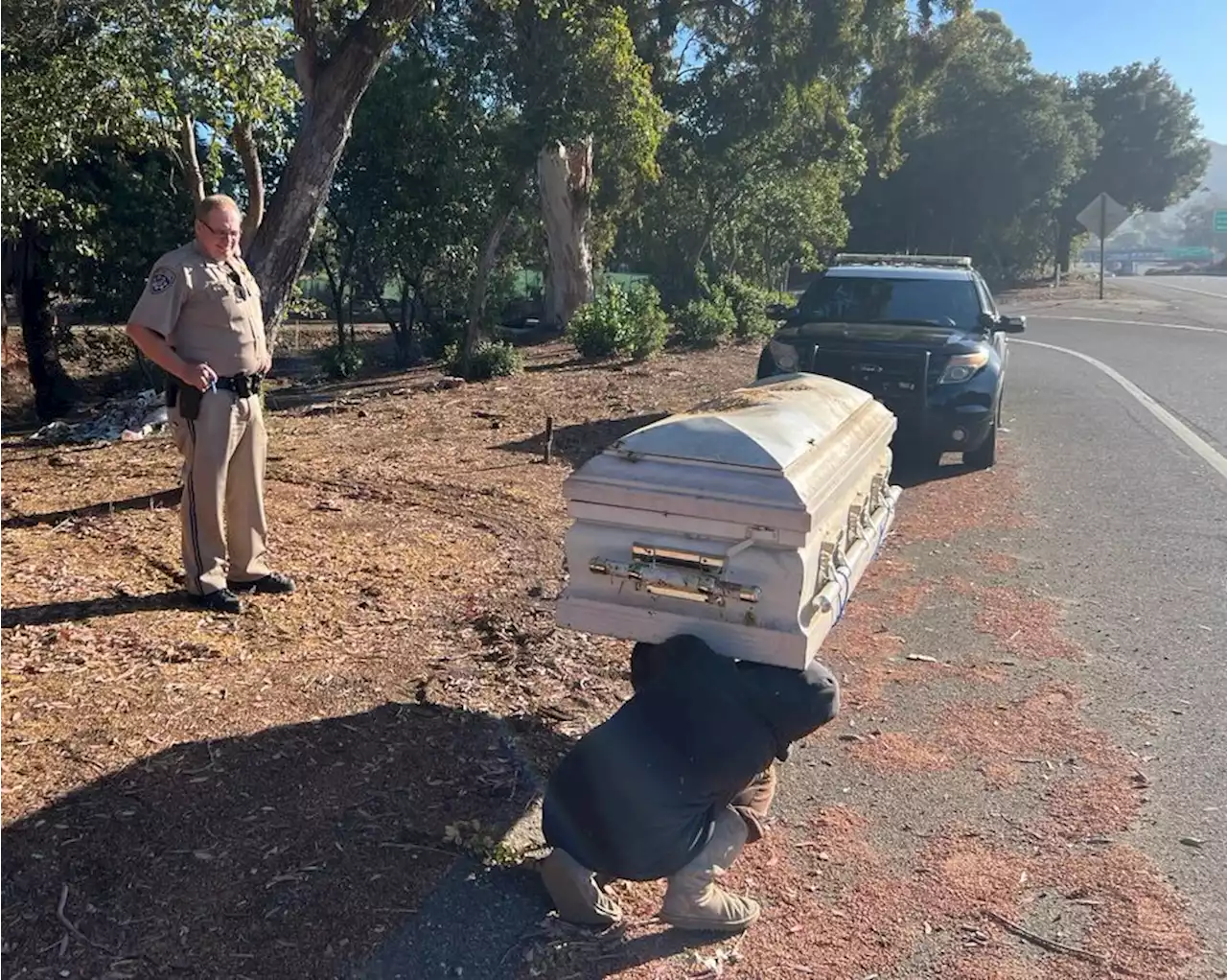 Casket found off Highway 101 in San Luis Obispo