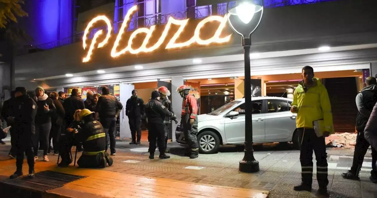 Accidente en el teatro de Mendoza: una de las atropelladas sigue muy grave y el conductor todavía no declaró