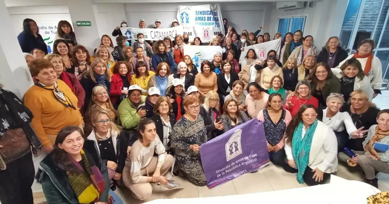 Amas de casa: 'Las tareas que hacen las mujeres dentro del hogar deben considerarse trabajo y la jubilación es un derecho'