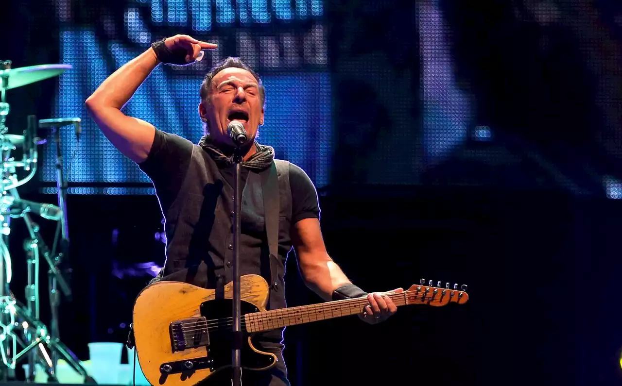 Bruce Springsteen announces Cleveland return