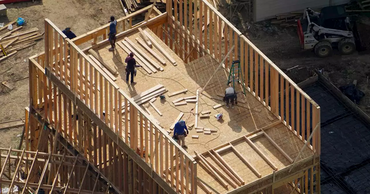 Builders pull back on construction as mortgage rates plummet sales traffic