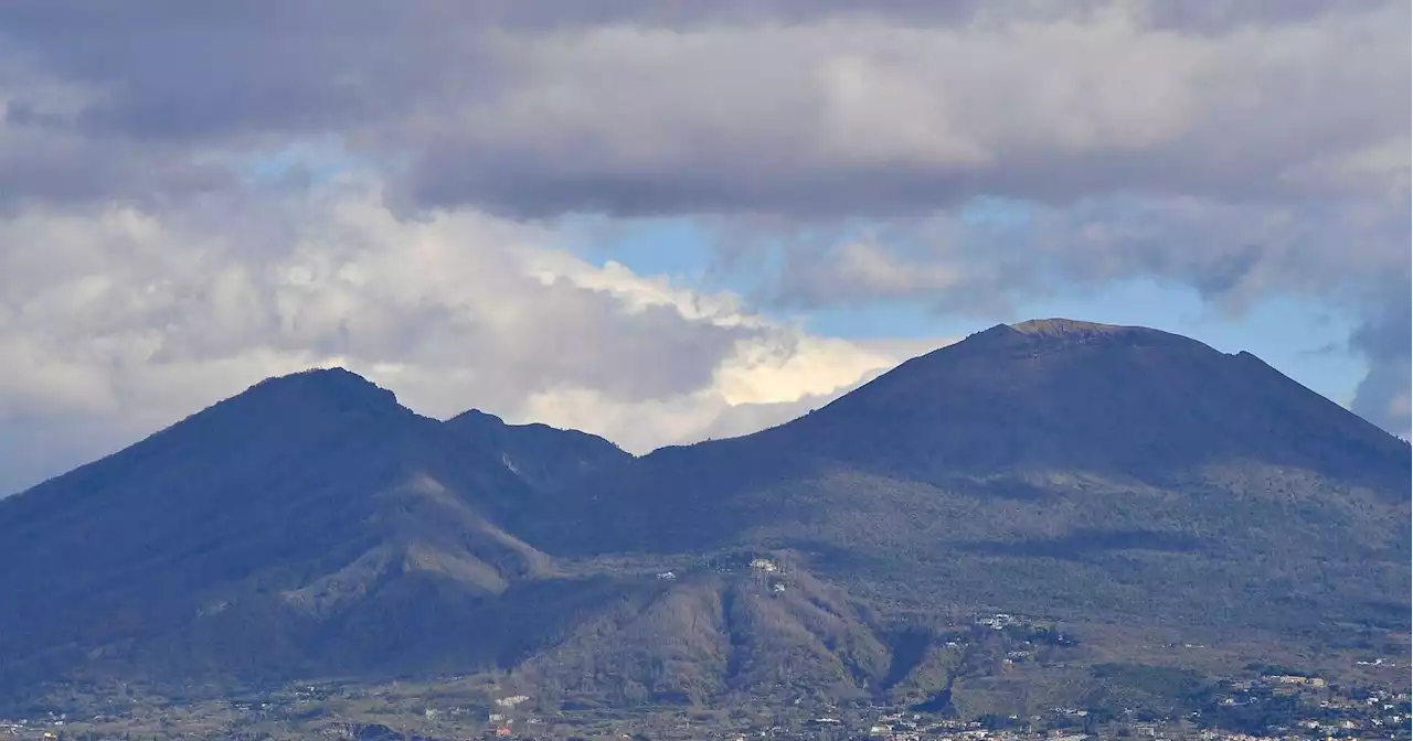 US tourist survives fall into Mount Vesuvius after reaching for phone