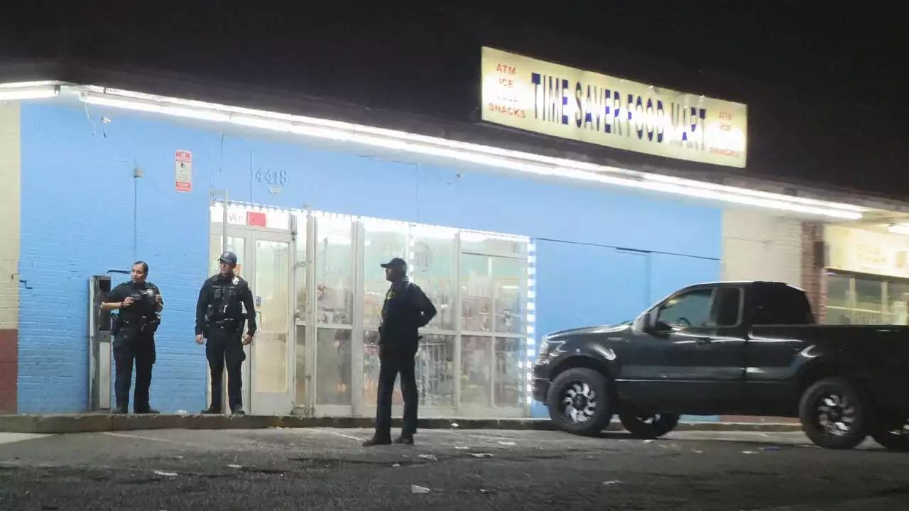 18-year-old killed in shooting at Oak Cliff convenience store