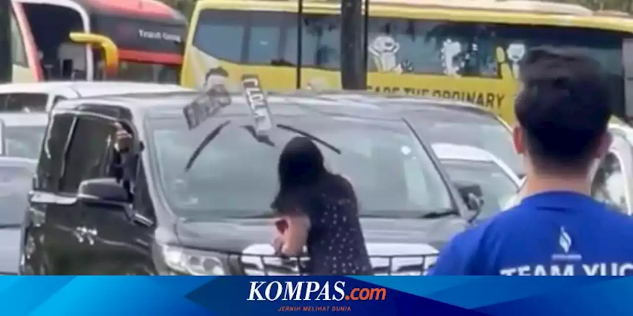 Wanita Mengamuk Copot Pelat dan Lempar ke Kaca Mobil Alphard, Mengaku Jalannya Dipotong