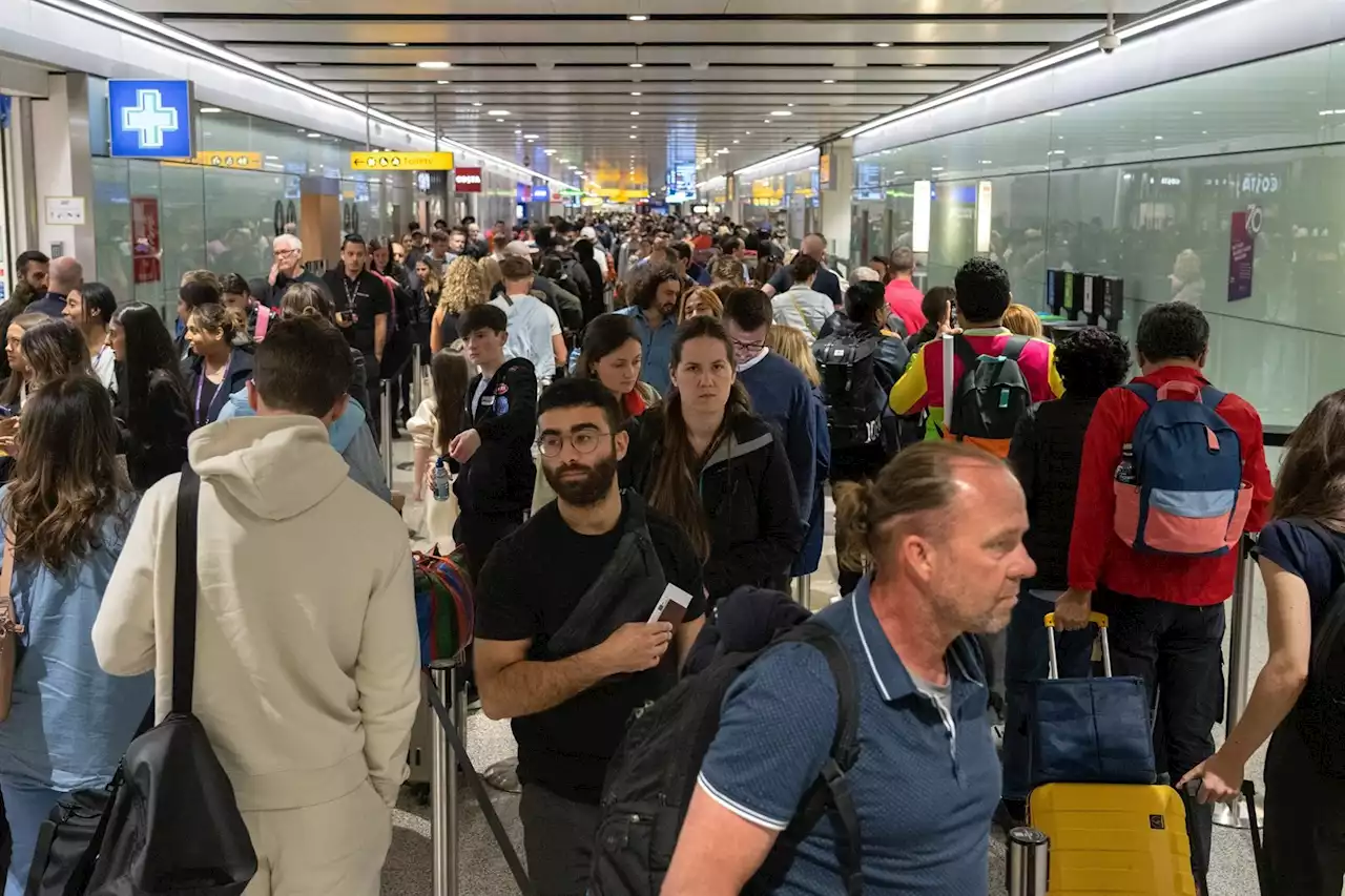 Heathrow Airport asks airlines to stop selling tickets and caps passengers numbers amid travel chaos | Businessinsider