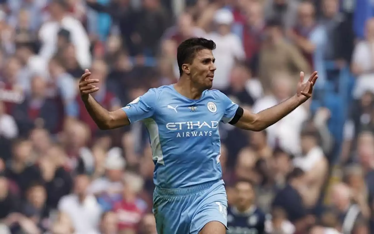 Soccer-Man City tie Rodri down to 2027 with new deal