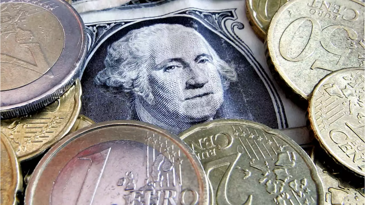 Devisenhandel: Euro-Kurs fällt auf einen Dollar