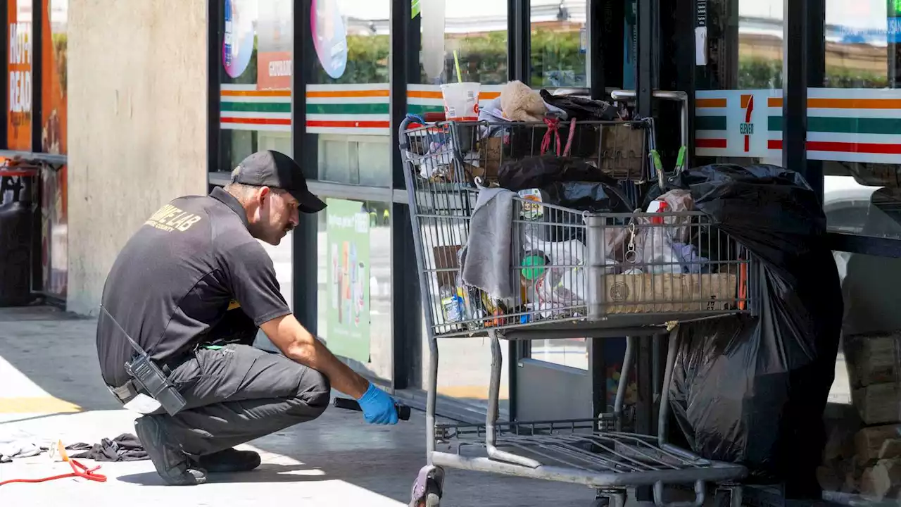 Cops: 2 dead and 3 wounded at 4 California 7-Eleven stores