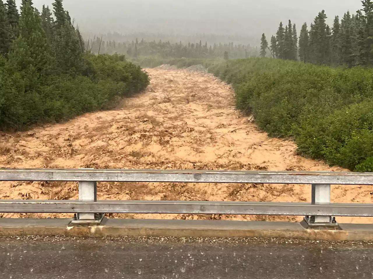 Flash flooding closes stretch of Richardson Highway - Alaska Public Media