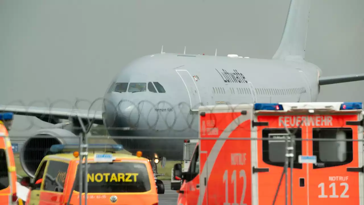 Maschine mit ukrainischen Kriegsverletzten in Berlin gelandet