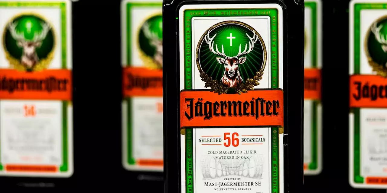 Es ging um 11 Euro: Mann stirbt, weil er eine Flasche Jägermeister in zwei Minuten trinkt