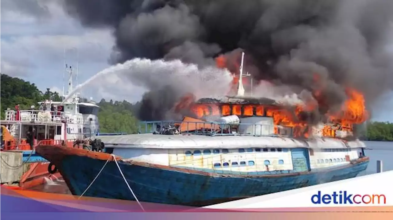 Kapal Penumpang Antar Pulau Terbakar di Mentawai!