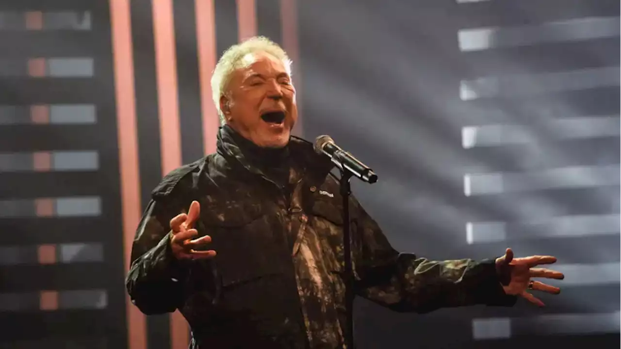 Sir Tom Jones issues health update after 'collapsing' on stage