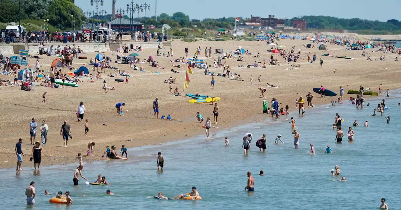 Exact date Ireland ‘mini-heatwave’ could peak at 32C as Met Eireann issue update