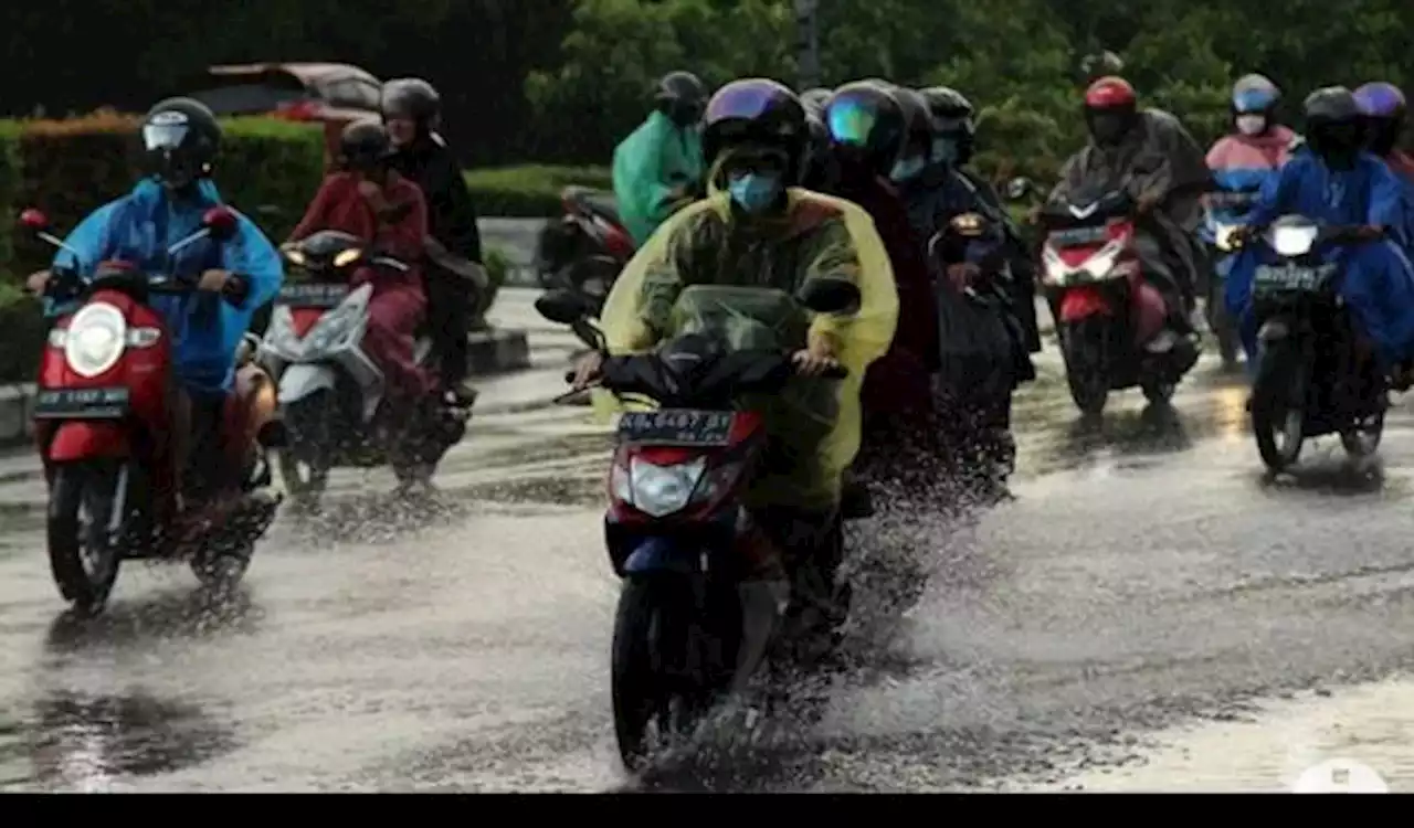 Peringatan bagi Warga Jakarta Hari Ini 13 Juli: Waspada Hujan Disertai Kilat dan Angin Kencang