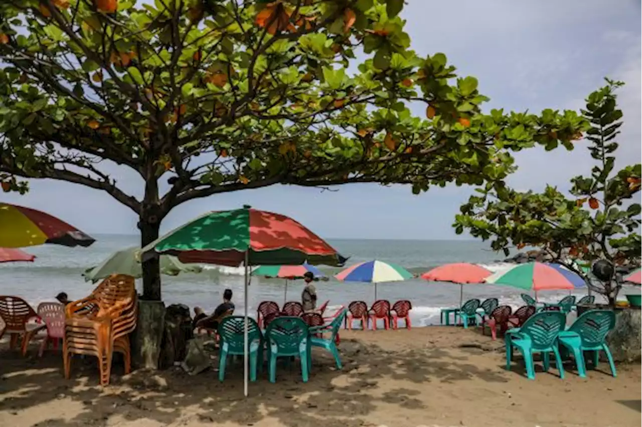 Satpol PP Kembali Tertibkan Pedagang di Kawasan Pantai Padang