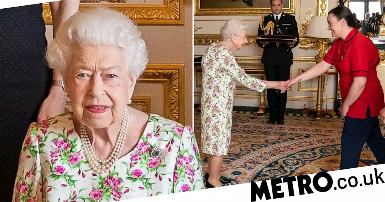 Queen praises 'amazing' Covid vaccine and presents entire NHS with award