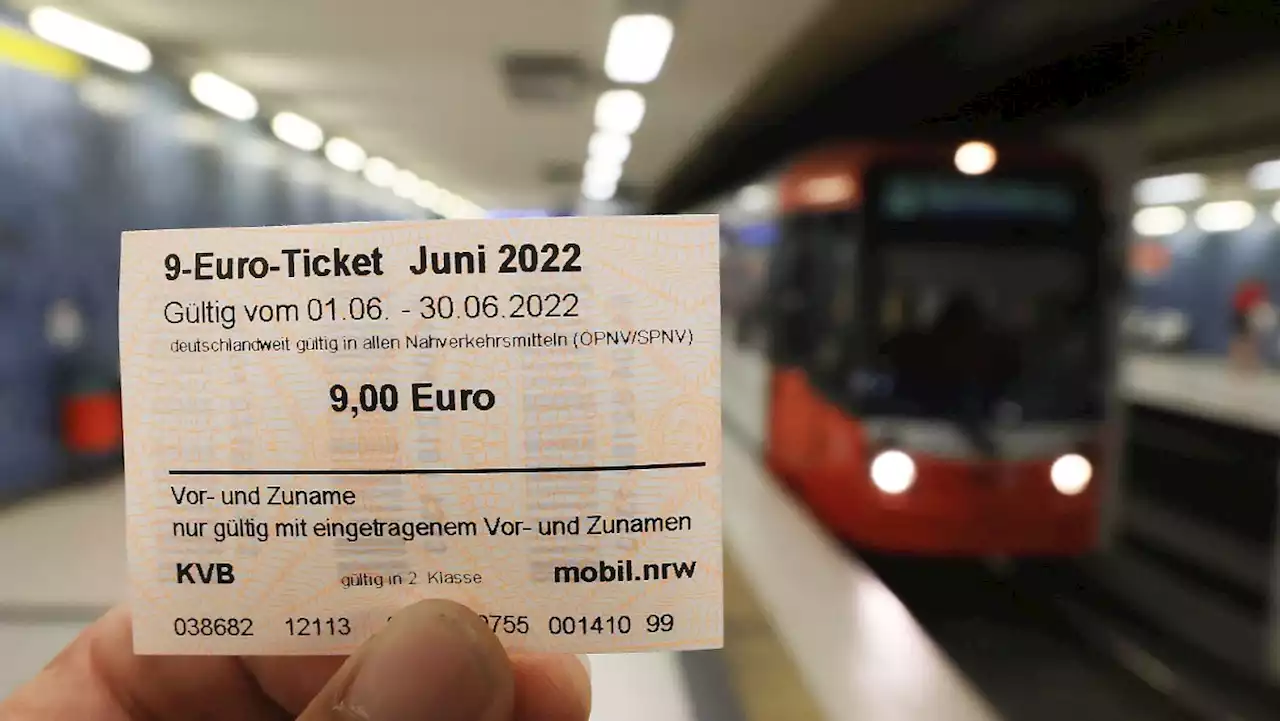 9-Euro-Ticket und Tankrabatt bremsen Inflation