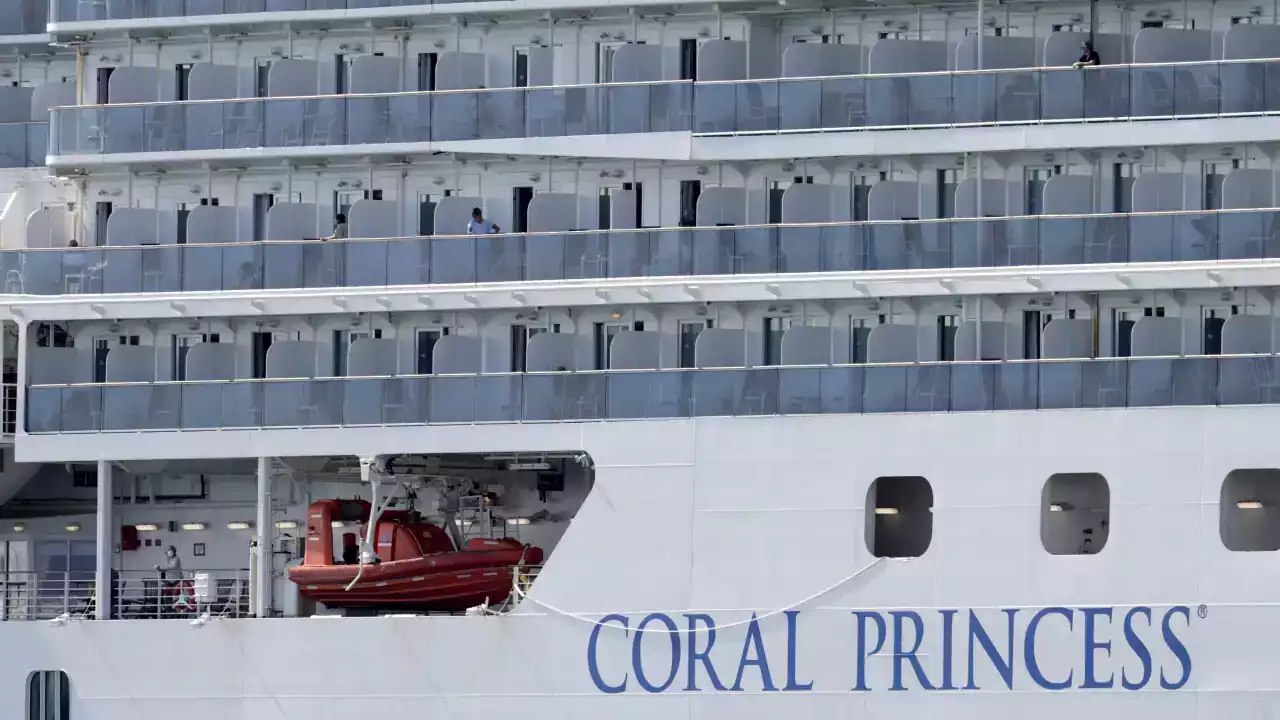 Cruise ship with more than 100 COVID-19 positive people on board docks in Sydney