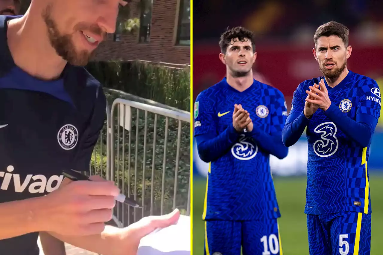 'It f***** hurts' - Pulisic shirts 'ruined' by Jorginho autographs on US tour