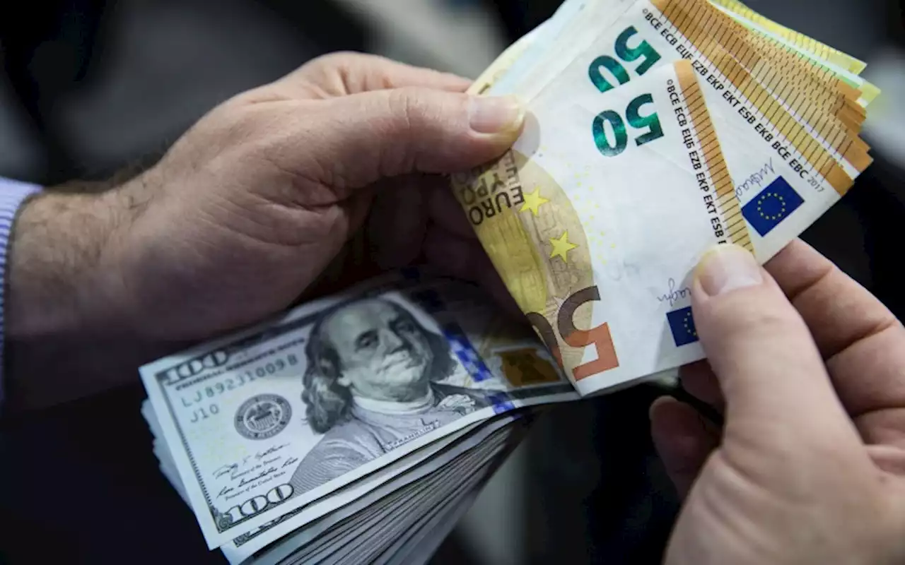 Inflasi AS Melejit, Euro Anjlok di Bawah US$1, Pertama Kali Sejak 2002 | Market - Bisnis.com