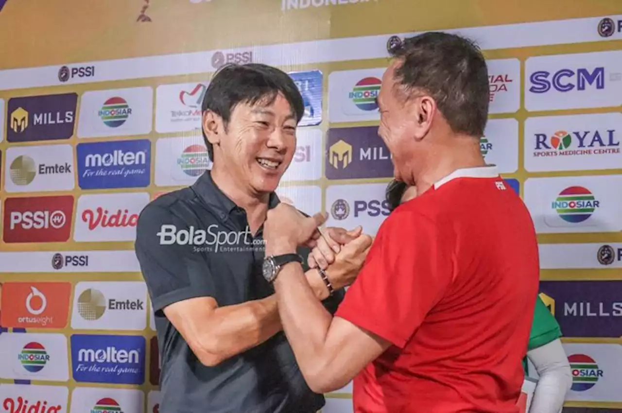 Foto Shin Tae-yong di Akun Twitter PSSI Dituding Ejek Vietnam dan Thailand - Bolasport.com