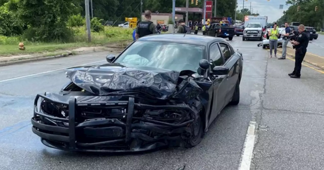 Driver killed, Lake County, Indiana Sheriff's officer injured in Gary crash