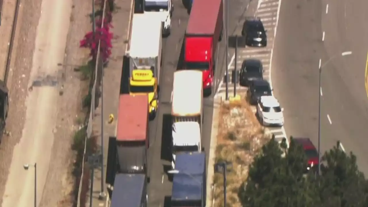 Truckers protest AB5 around Port of LA