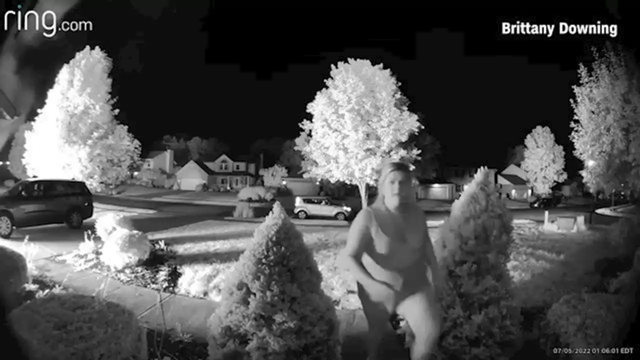 Doorbell camera shows stranger alerting Ohio family of house fire