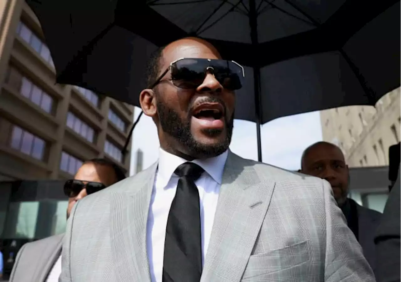 Disgraced R&B star R. Kelly back in Chicago for sex trial