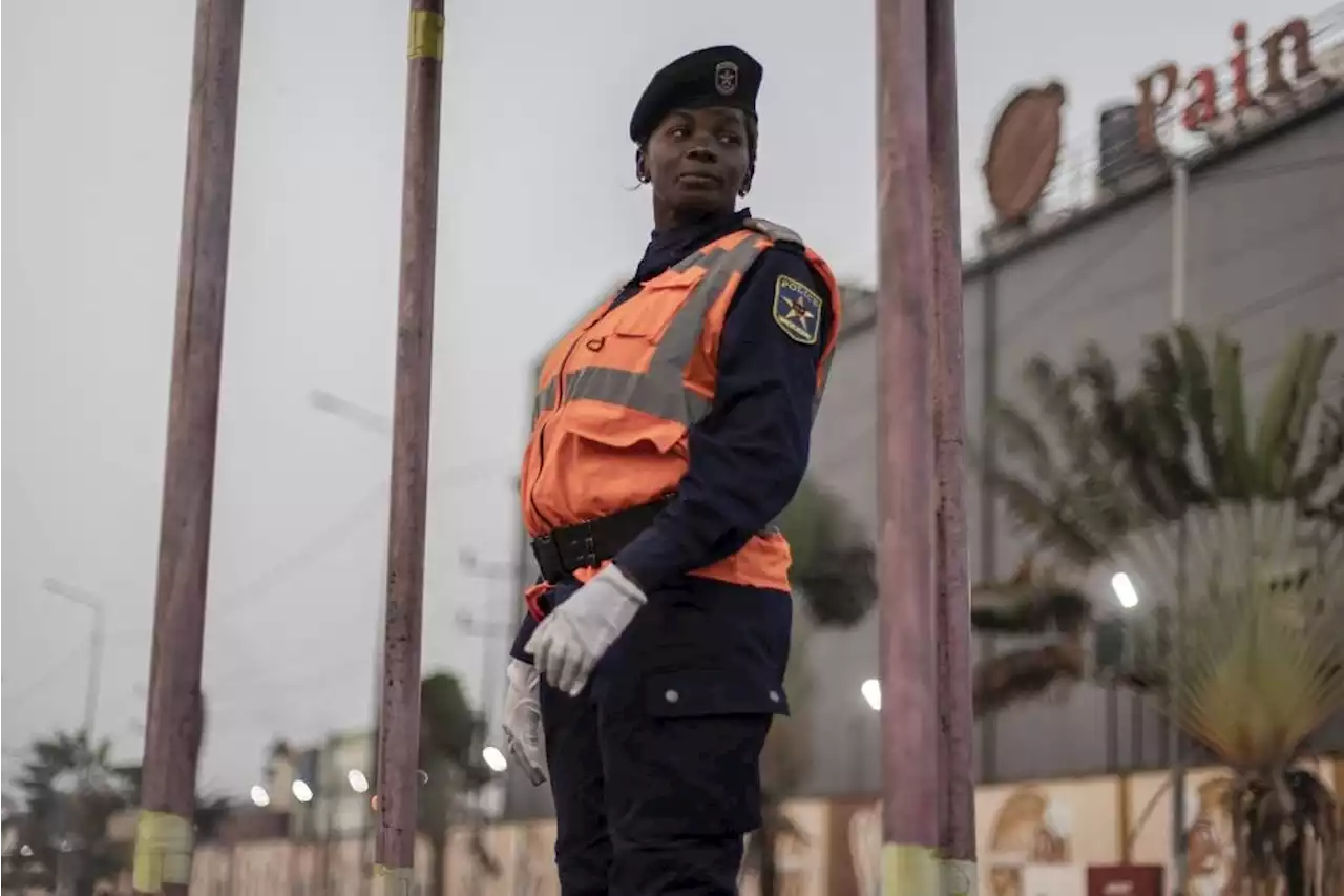 ‘A heart of love’: Kinshasa locals reward honest cops