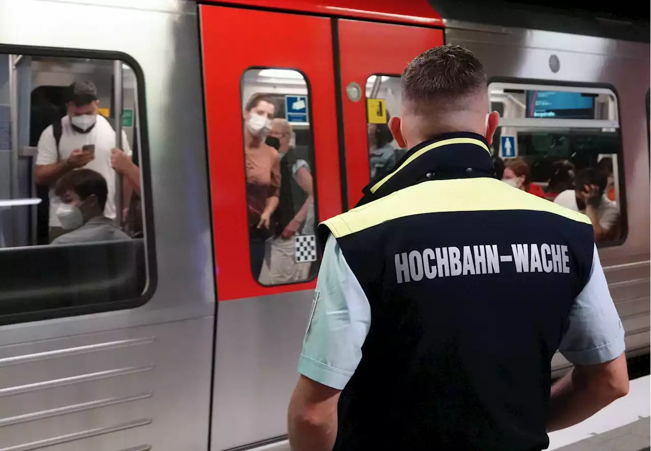 Hunderte Verstöße bei Maskenkontrollen in der Hamburger U-Bahn