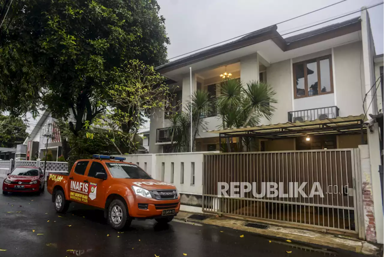 Dua Jurnalis Diintimidasi Saat Lakukan Peliputan di Sekitar Rumah Kadiv Propam |Republika Online