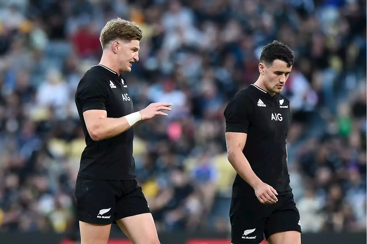 New Zealand call in electric backs for Ireland decider