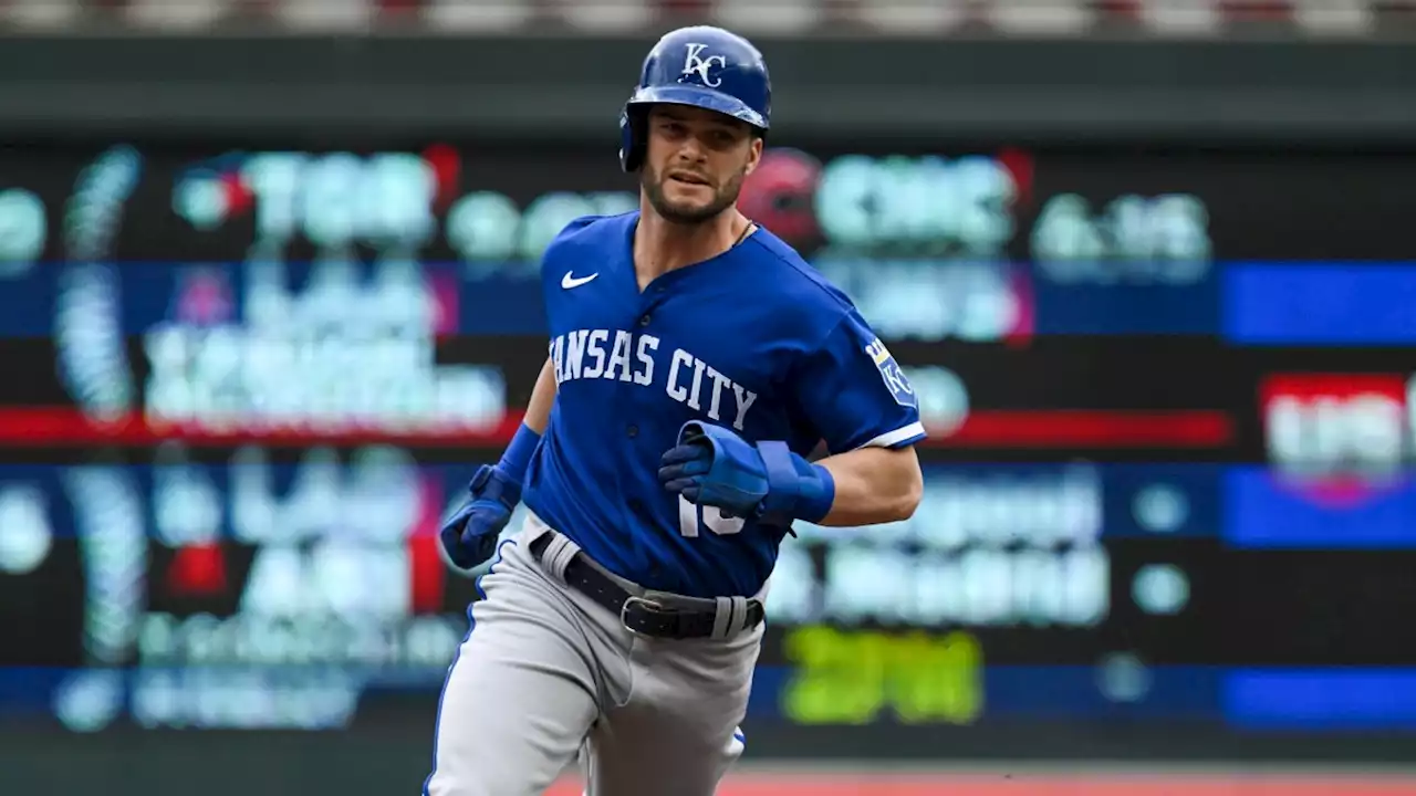 Andrew Benintendi Among 10 Unvaccinated Royals to Miss Series in Toronto