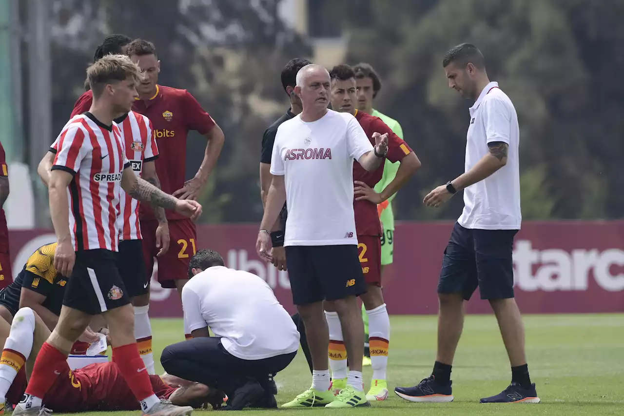 Mourinho rattled by Sunderland star's tackle and marches onto the pitch to protest