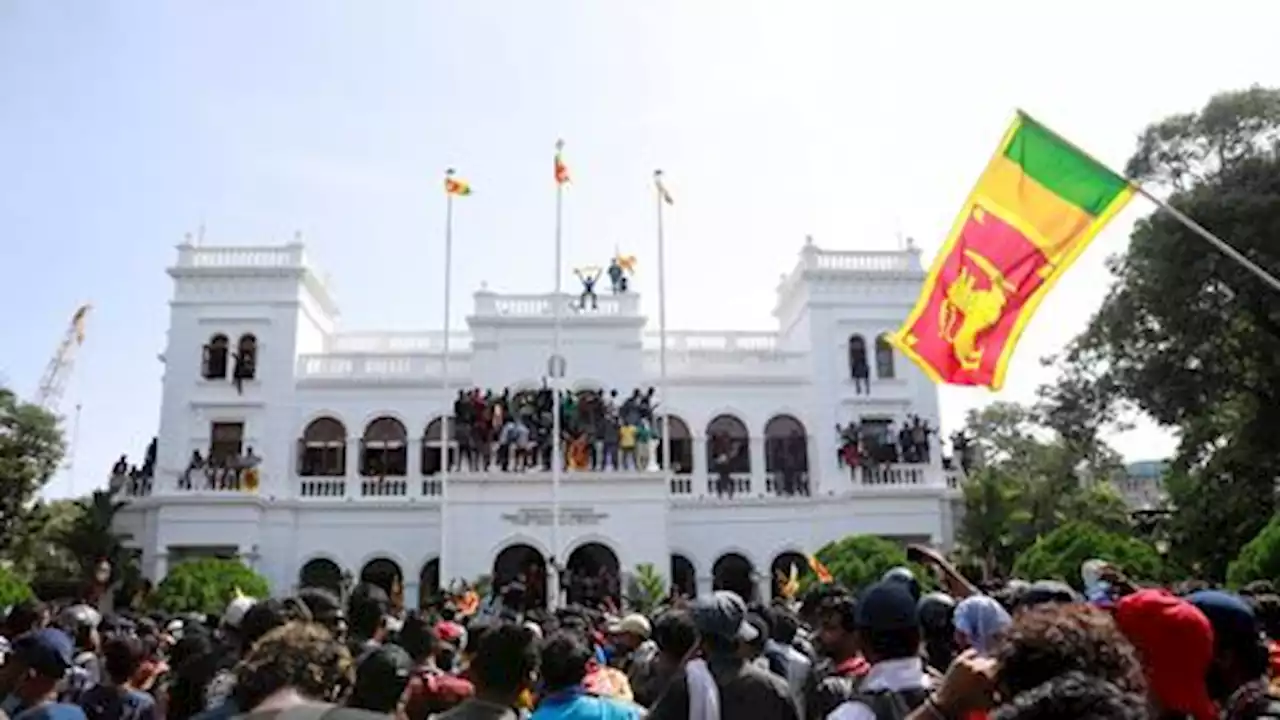 Sri Lanka protesters leave official buildings