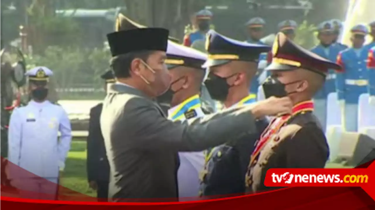 Presiden Lantik 754 Perwira TNI dan Polri di Halaman Istana Merdeka