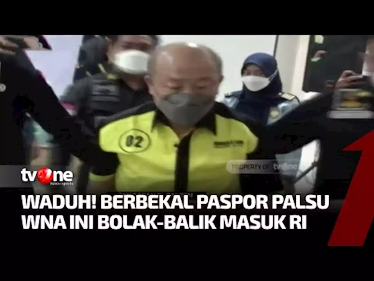 WNA Ilegal dengan Paspor Palsu Ditangkap usai Lima Kali Keluar Masuk Indonesia - tvOne