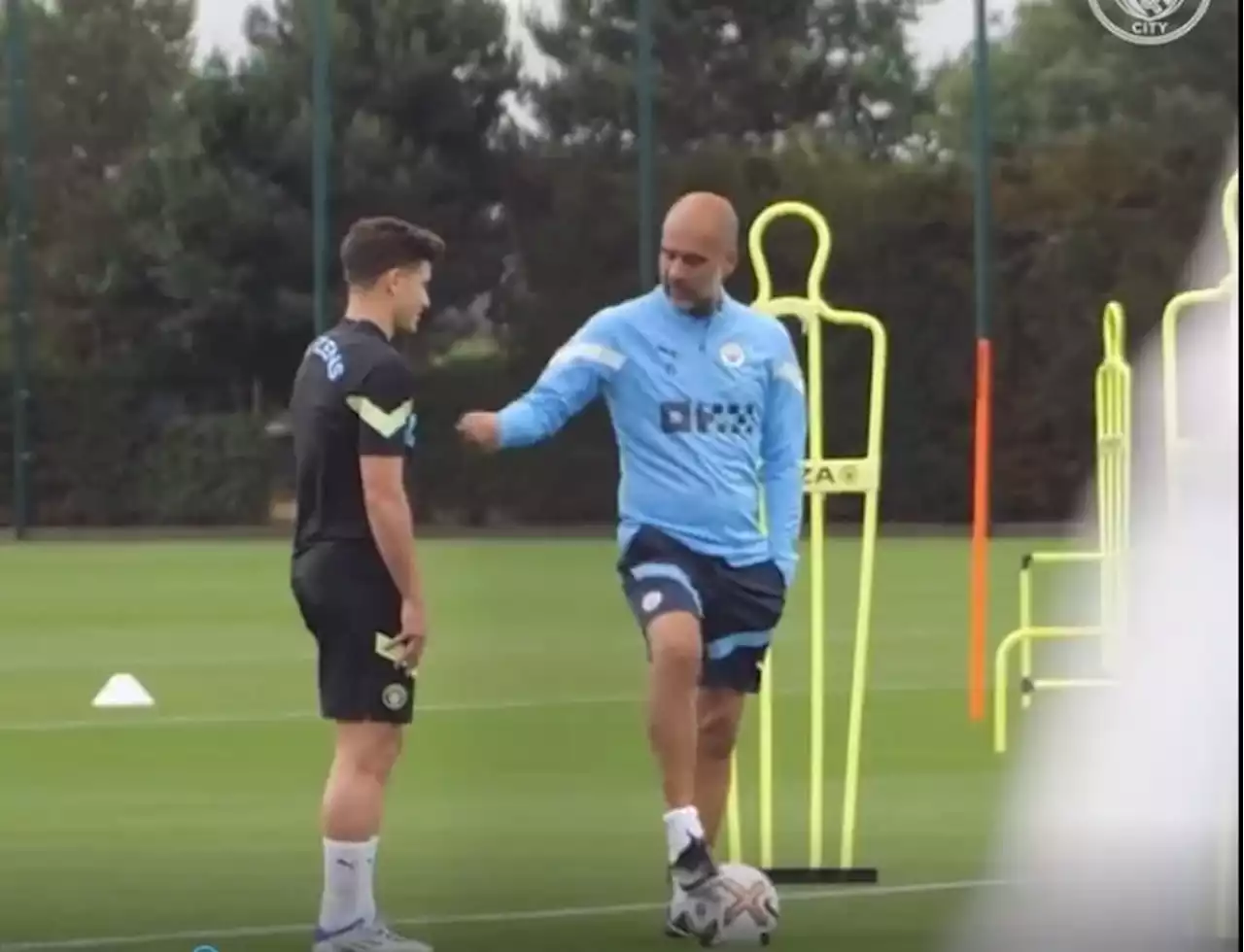 El video con las primeras imágenes de Julián Álvarez junto a Pep Guardiola en Manchester City - TyC Sports