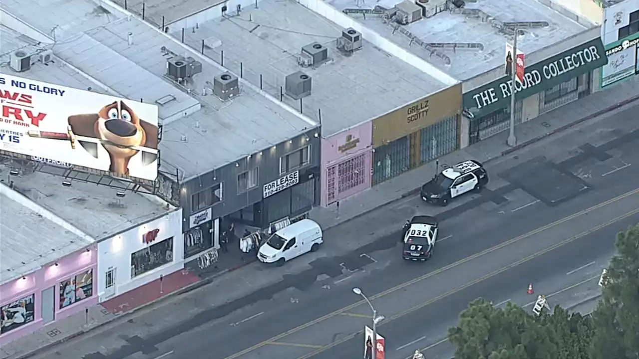 Armed-robbery suspect wounded in shooting involving LAPD on Melrose, flees scene