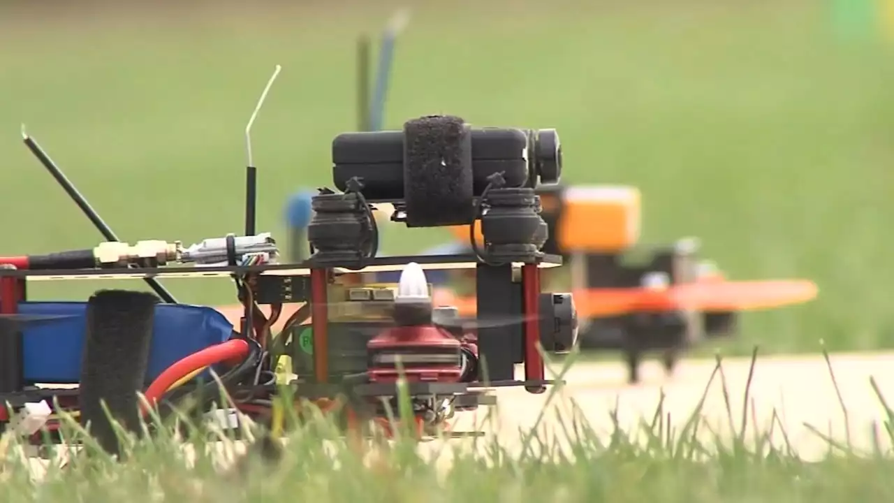 FAA issues warning for drone restrictions on some Chicago North Side beaches