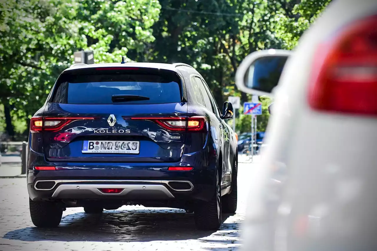 Berlin: Radikale Klimaaktivisten machen gezielt SUV-Reifen platt