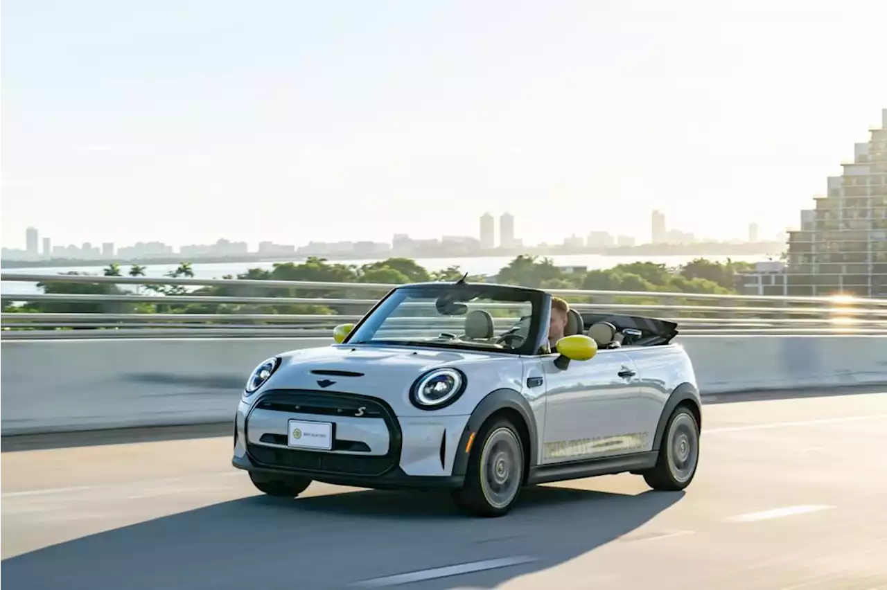 Mini Cooper SE Convertible Concept Is a Blue-Skies EV