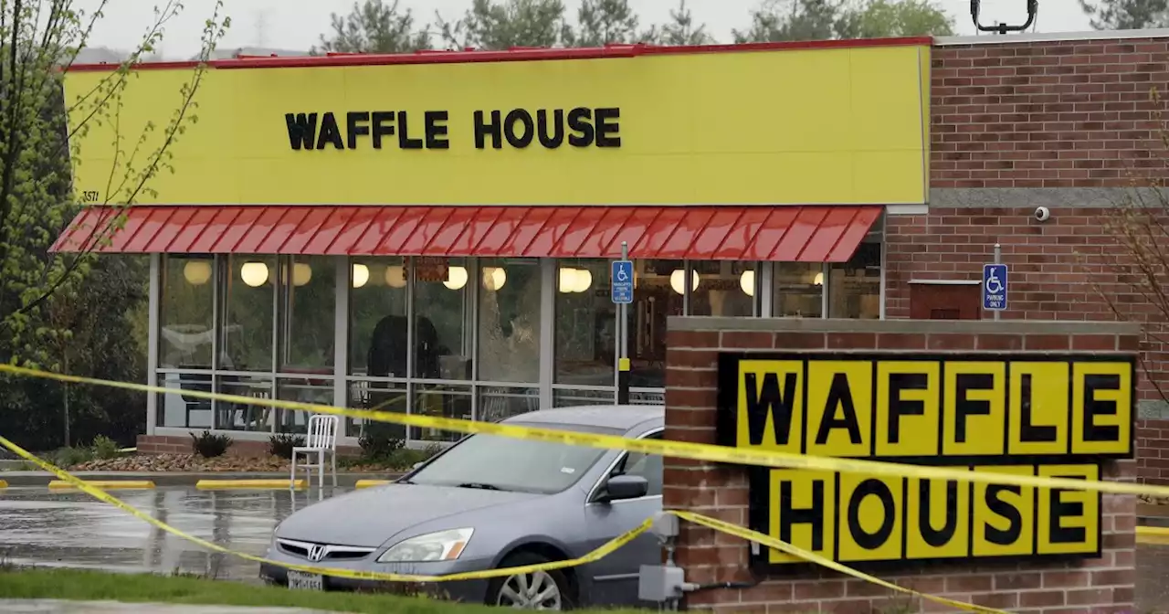 Family robs Waffle House after dining there, police say