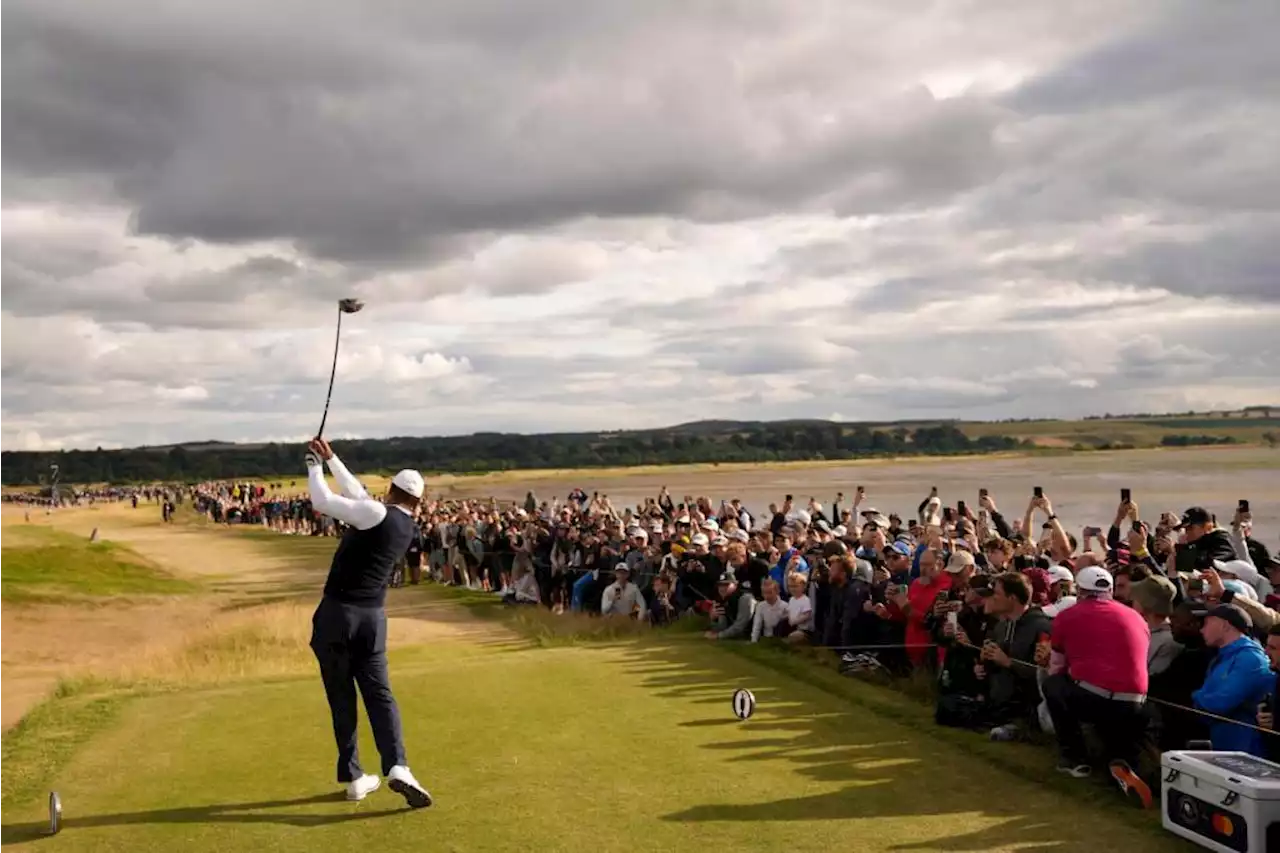 A rookie rises and Tiger crashes in slow-moving British Open