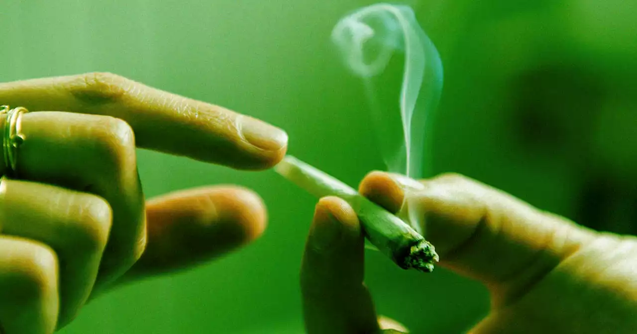 If You're Still Smoking Weed at 30, Scientists Have Bad News