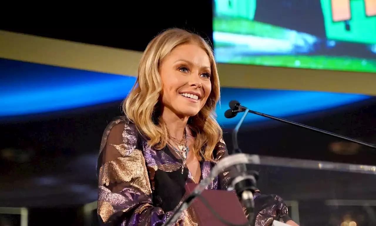 Kelly Ripa shares a sweet photo with her father who avoids social media